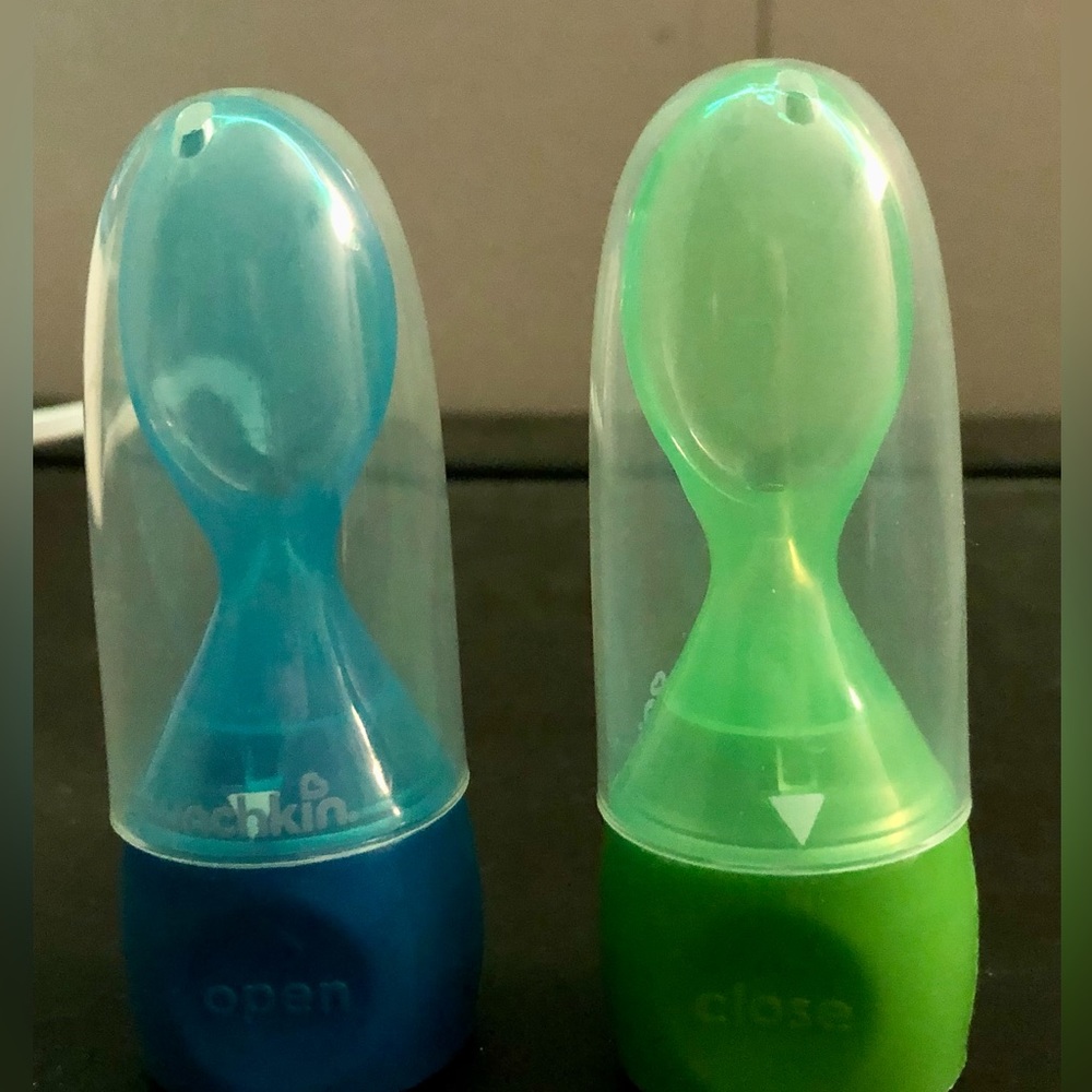 Food pouch attachable spoons